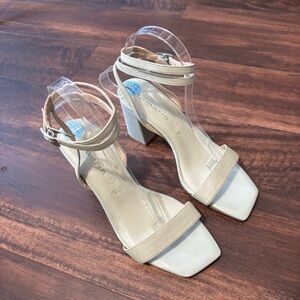 Tamaris block strappy heels light green size 7.5 euc